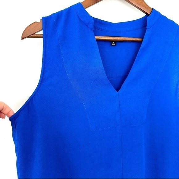 Madewell tank top with v-neckline, loose fitting, high low hemline - Picture 2 of 9